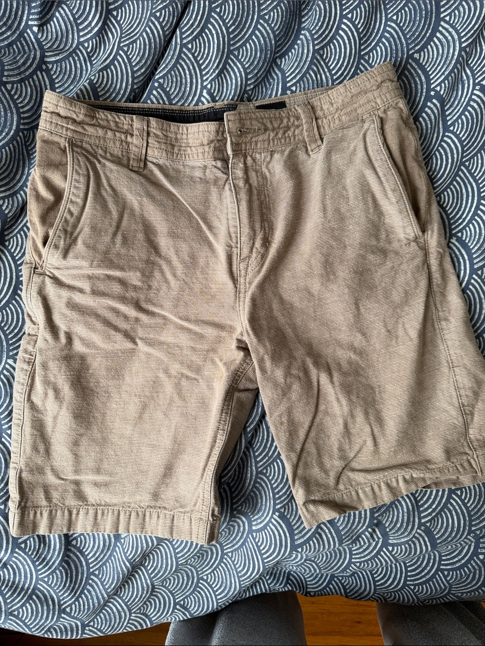 Boys Volcom Tan Shorts size 30, fits like a 16